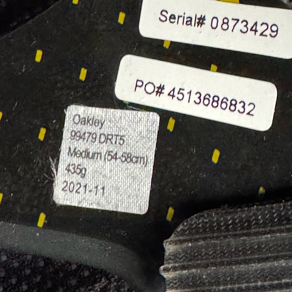 Oakley DRT5 Black Bike Helmet + Extras - Picture 4 of 4